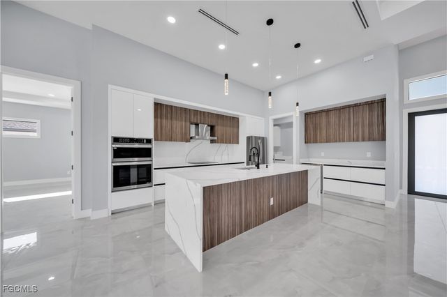 129 SW 33rd PL, Cape Coral, FL 33991