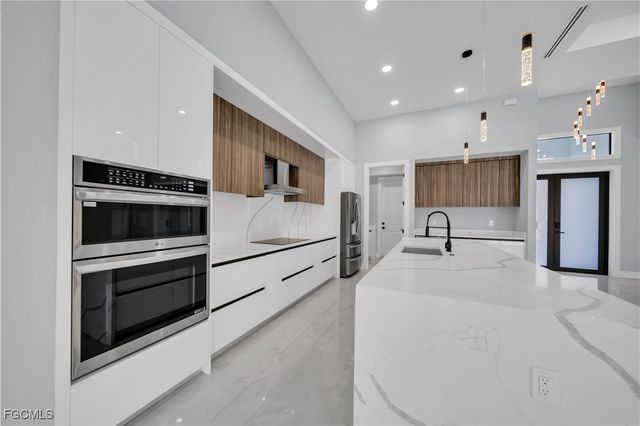 129 SW 33rd PL, Cape Coral, FL 33991