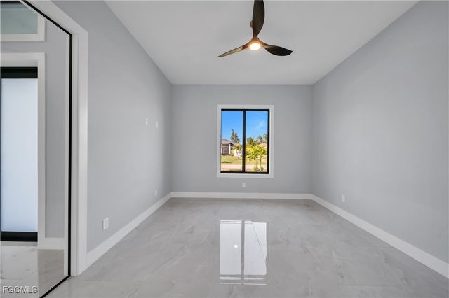 129 SW 33rd PL, Cape Coral, FL 33991