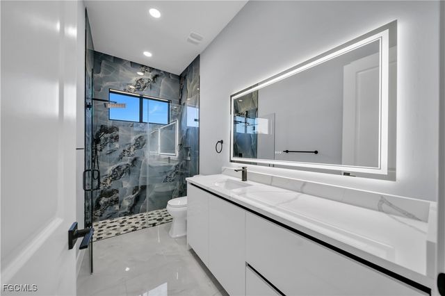 129 SW 33rd PL, Cape Coral, FL 33991