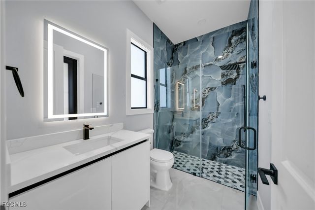 129 SW 33rd PL, Cape Coral, FL 33991