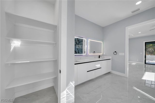 129 SW 33rd PL, Cape Coral, FL 33991