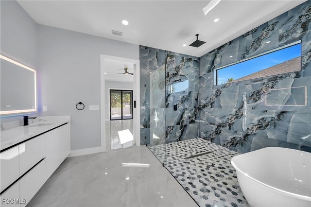 129 SW 33rd PL, Cape Coral, FL 33991