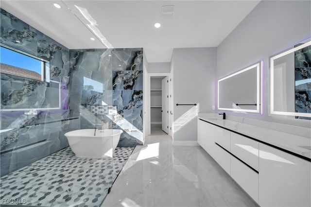 129 SW 33rd PL, Cape Coral, FL 33991