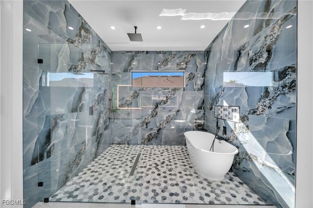 129 SW 33rd PL, Cape Coral, FL 33991