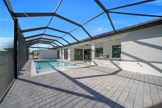 129 SW 33rd PL, Cape Coral, FL 33991