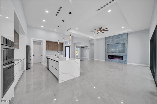 129 SW 33rd PL, Cape Coral, FL 33991