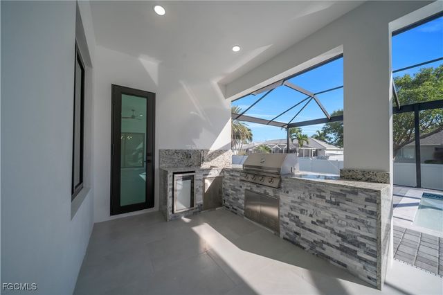 129 SW 33rd PL, Cape Coral, FL 33991