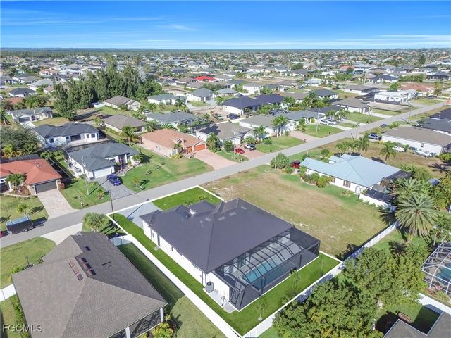 129 SW 33rd PL, Cape Coral, FL 33991