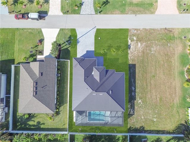 129 SW 33rd PL, Cape Coral, FL 33991