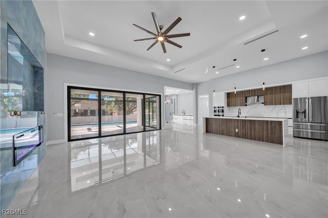 129 SW 33rd PL, Cape Coral, FL 33991