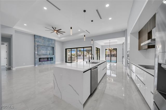 129 SW 33rd PL, Cape Coral, FL 33991