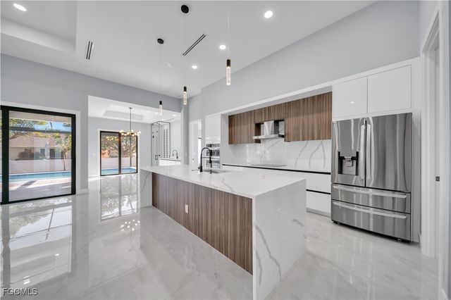 129 SW 33rd PL, Cape Coral, FL 33991