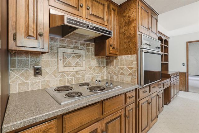 3703 Marked Tree Drive, Edmond, OK 73013