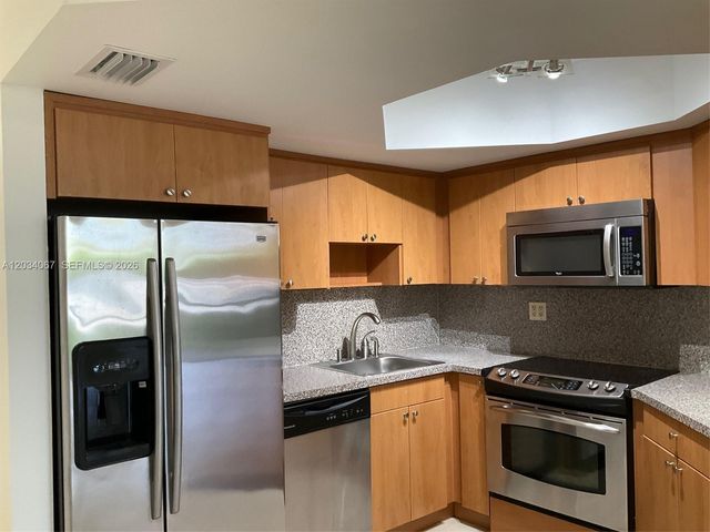 8373 Lake Drive 106, Doral, FL 33166