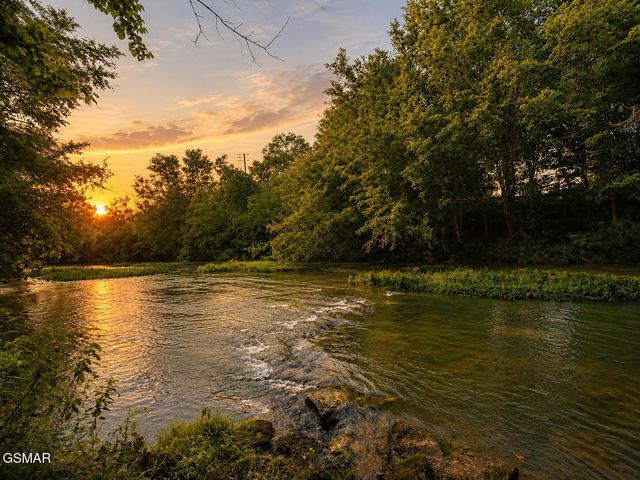 2070 James Road, Sevierville, TN 37876