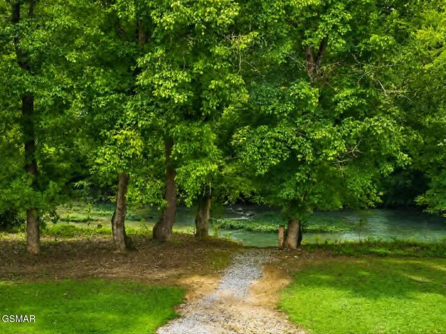 2070 James Road, Sevierville, TN 37876