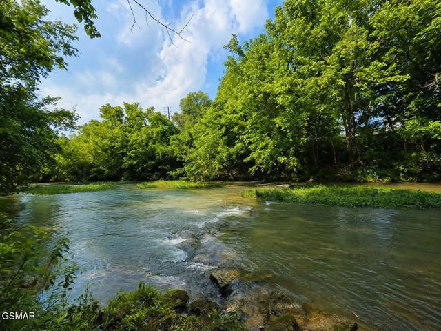 2070 James Road, Sevierville, TN 37876