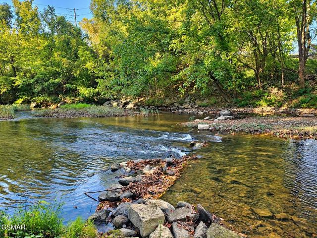 2070 James Road, Sevierville, TN 37876