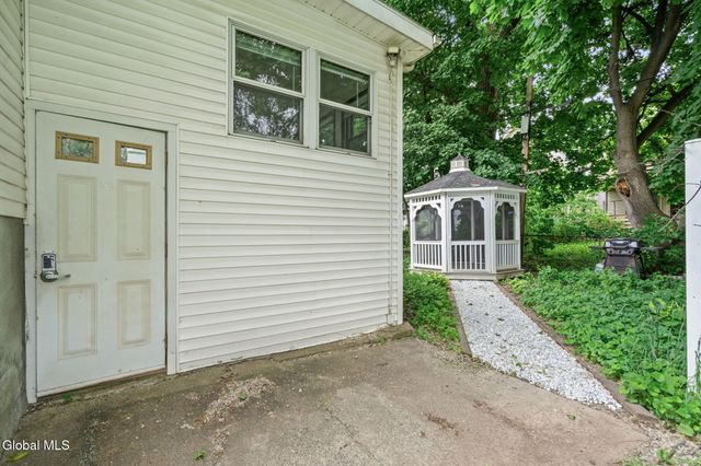 22 View Avenue, Albany, NY 12209