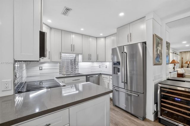 6471 Bay Club Dr 3, Fort Lauderdale, FL 33308