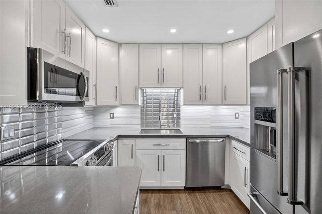 6471 Bay Club Dr 3, Fort Lauderdale, FL 33308