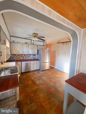 612 CRESCENT AVE, Reading, PA 19605