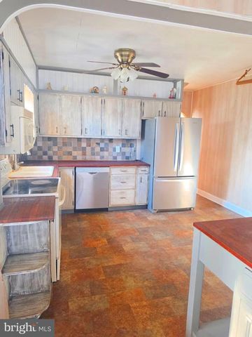 612 CRESCENT AVE, Reading, PA 19605
