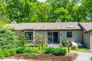 235 Aspen Cir 235, Lincoln, MA 01773