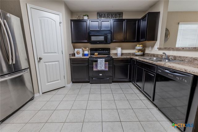 1569 Motherwell Drive, Seguin, TX 78155