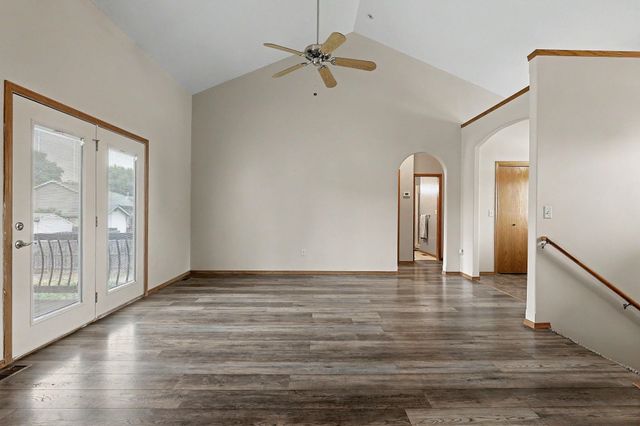 922 E Karla Ct, Haysville, KS 67060