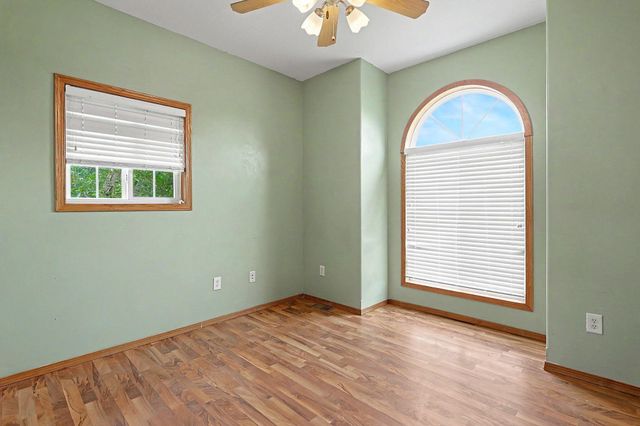 922 E Karla Ct, Haysville, KS 67060