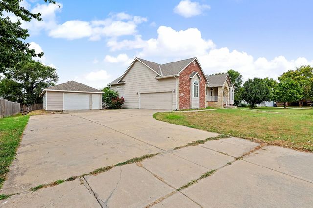 922 E Karla Ct, Haysville, KS 67060