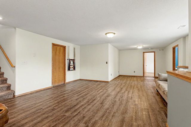 922 E Karla Ct, Haysville, KS 67060