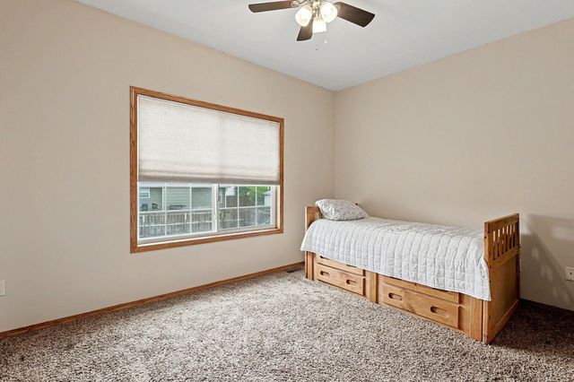 922 E Karla Ct, Haysville, KS 67060