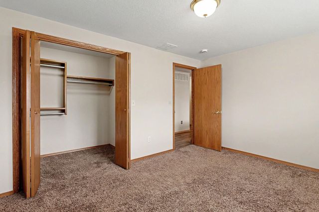 922 E Karla Ct, Haysville, KS 67060