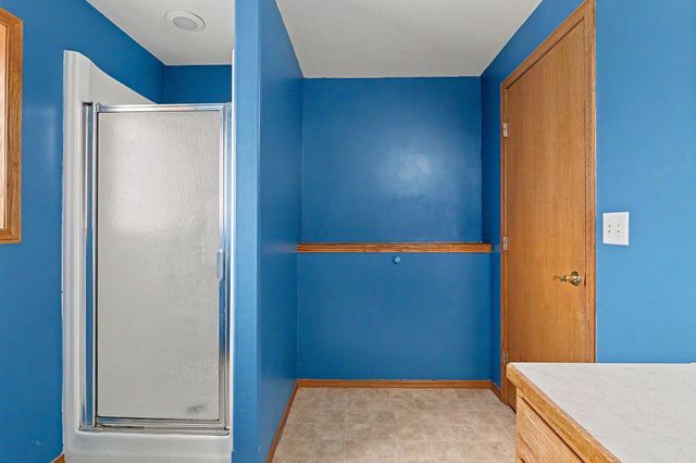 922 E Karla Ct, Haysville, KS 67060