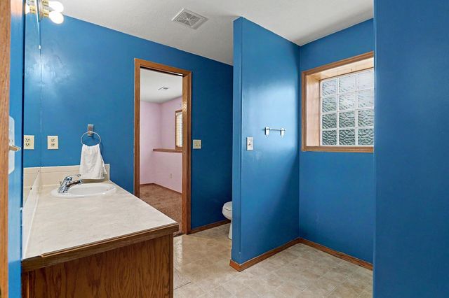 922 E Karla Ct, Haysville, KS 67060