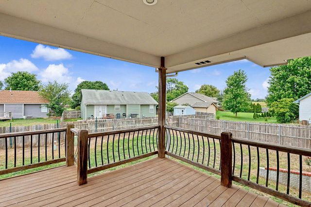 922 E Karla Ct, Haysville, KS 67060