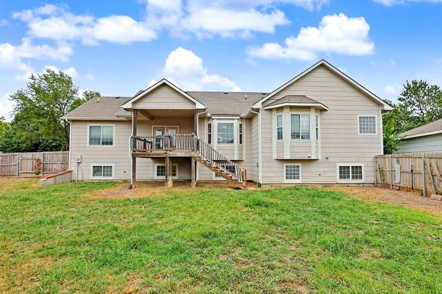 922 E Karla Ct, Haysville, KS 67060