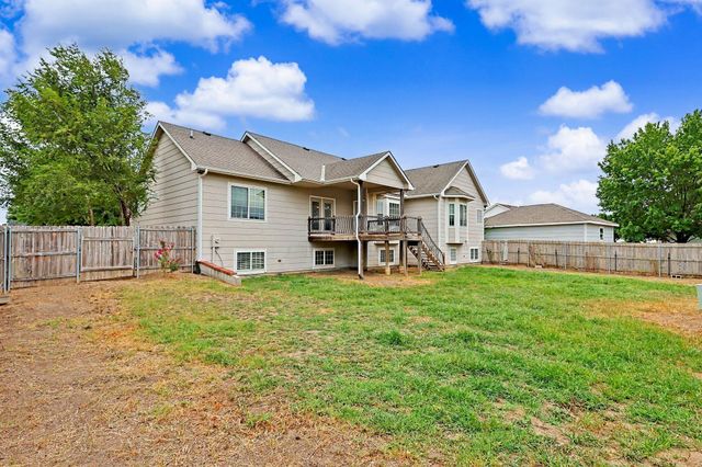 922 E Karla Ct, Haysville, KS 67060