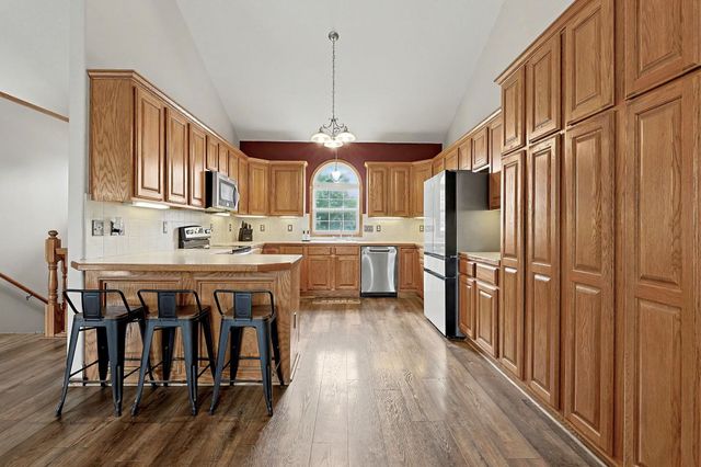 922 E Karla Ct, Haysville, KS 67060