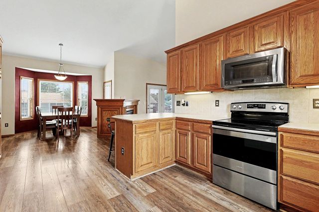 922 E Karla Ct, Haysville, KS 67060