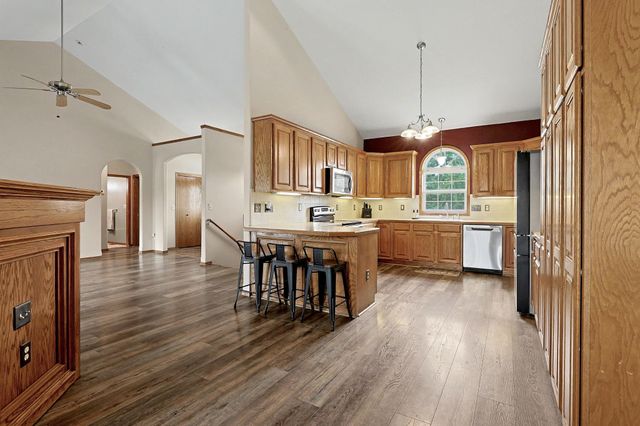 922 E Karla Ct, Haysville, KS 67060