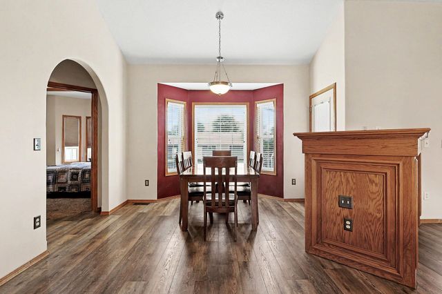 922 E Karla Ct, Haysville, KS 67060