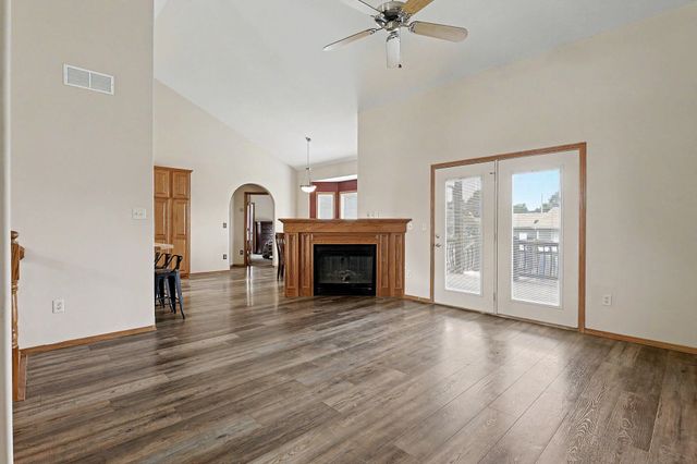 922 E Karla Ct, Haysville, KS 67060