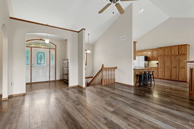 922 E Karla Ct, Haysville, KS 67060