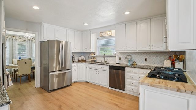 514 Willow Way, Highland Village, TX 75077