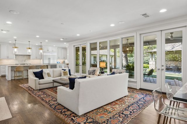 6717 Meadow Lake Avenue, Dallas, TX 75214