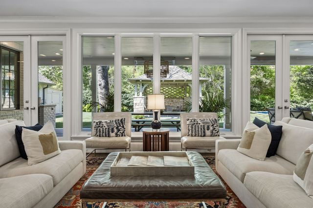 6717 Meadow Lake Avenue, Dallas, TX 75214